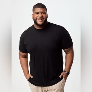 Fresh Clean Threads • NWT Classic Black Men's T-Shirt